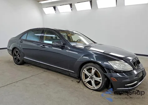 2013 Mercedes-Benz S 550 4Matic z USA, uszkodzony, nr VIN WDDNG9EBXDA511706